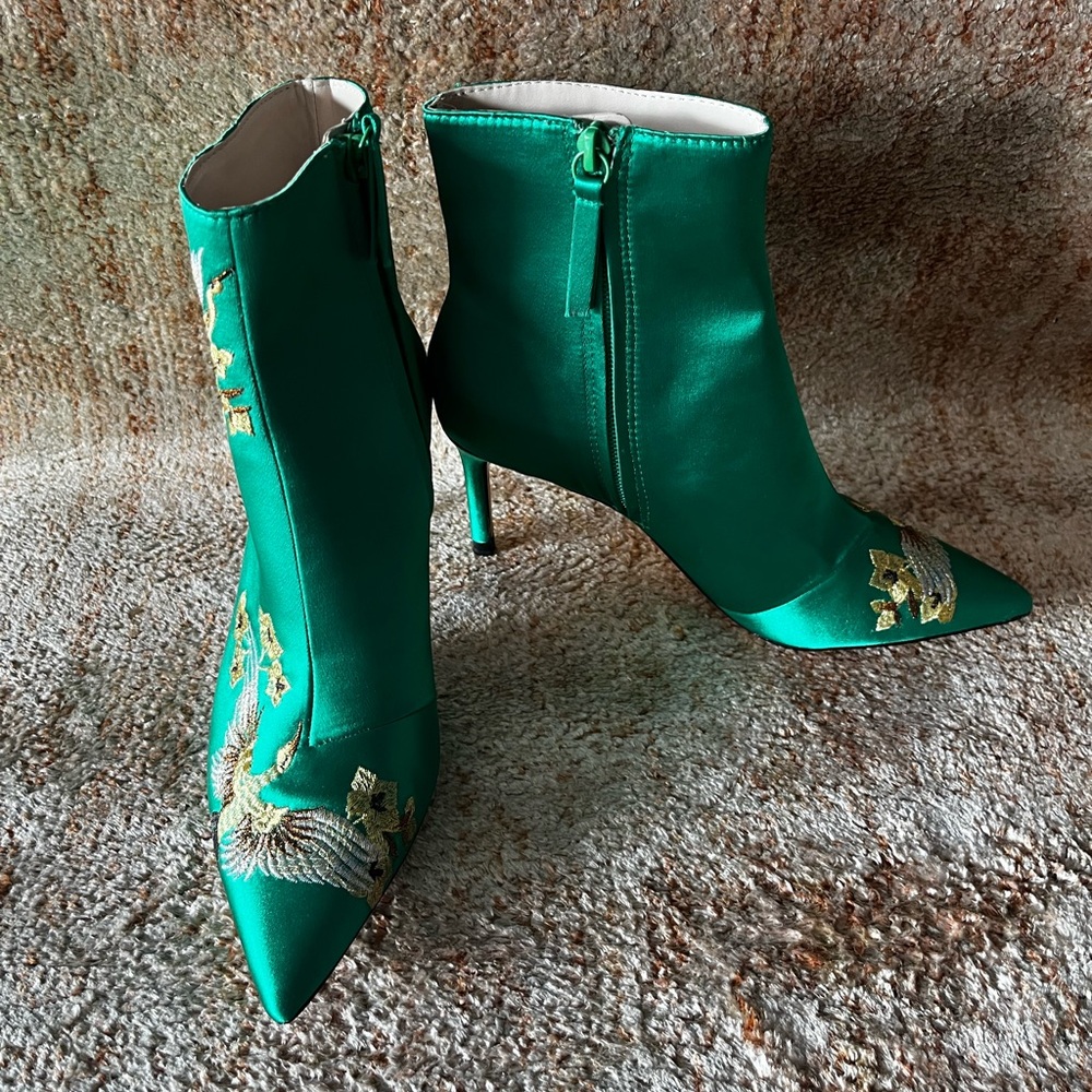 Elegant Green Embroidered Women's Ankle Boots